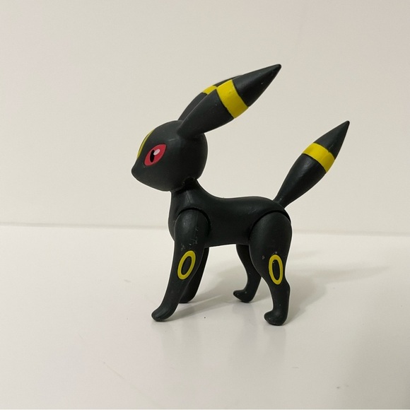 Pokemon Umbreon Poseable Battle Figures Umbreon 2.5” Tall Toy - Picture 1 of 10